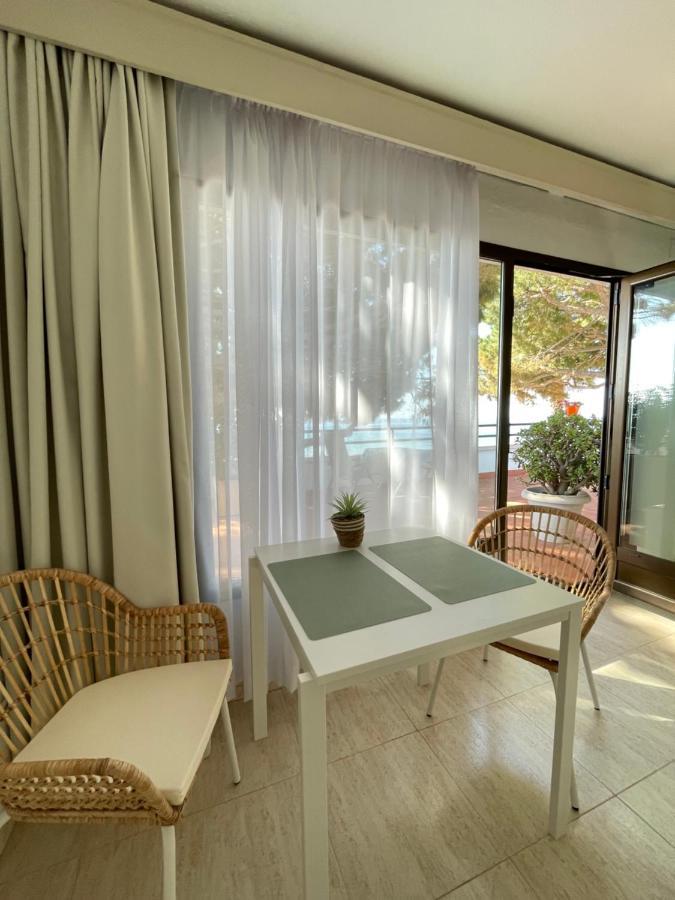 Apartamentos Haus Am Meer กัมบริลส์ ภายนอก รูปภาพ