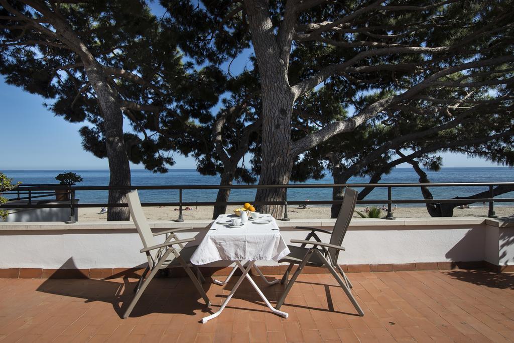 Apartamentos Haus Am Meer กัมบริลส์ ภายนอก รูปภาพ